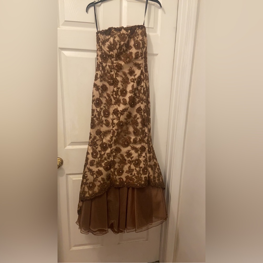 Vintage Montage by Mon Cheri, size 8